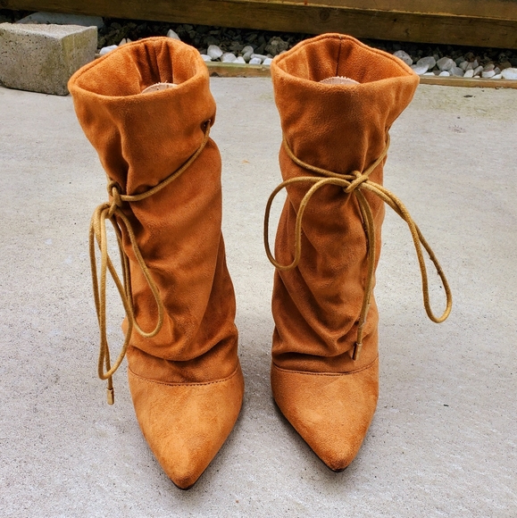 Brown suede booties - Picture 3 of 3